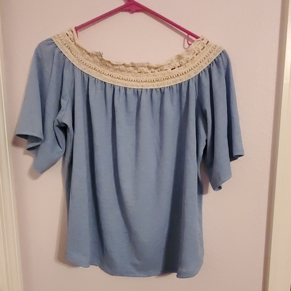 Open shoulder shirt - Picture 1 of 1